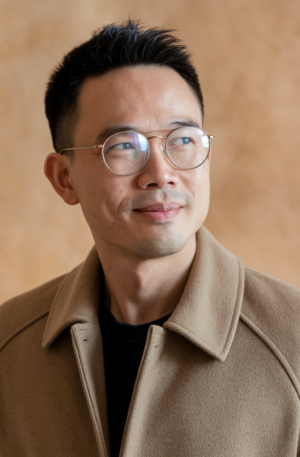 Man looking confidently: Take our next step to leadership skills, start the ILM Level 3 Award in Leadership and Management at E-newcademy.